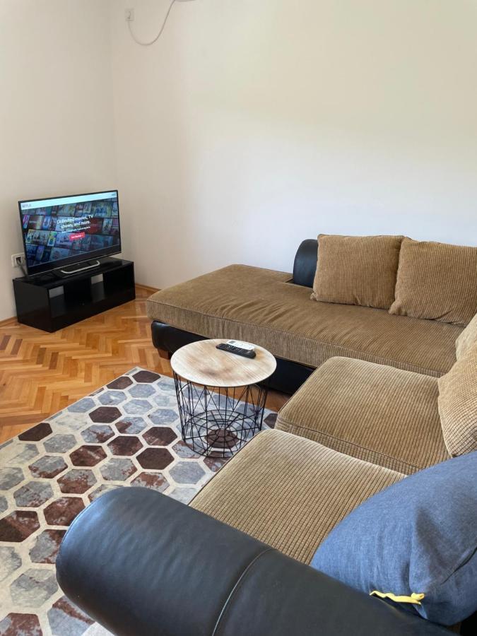 Entire 1-Bedroom Apartment With Free Parking Podgorica Extérieur photo