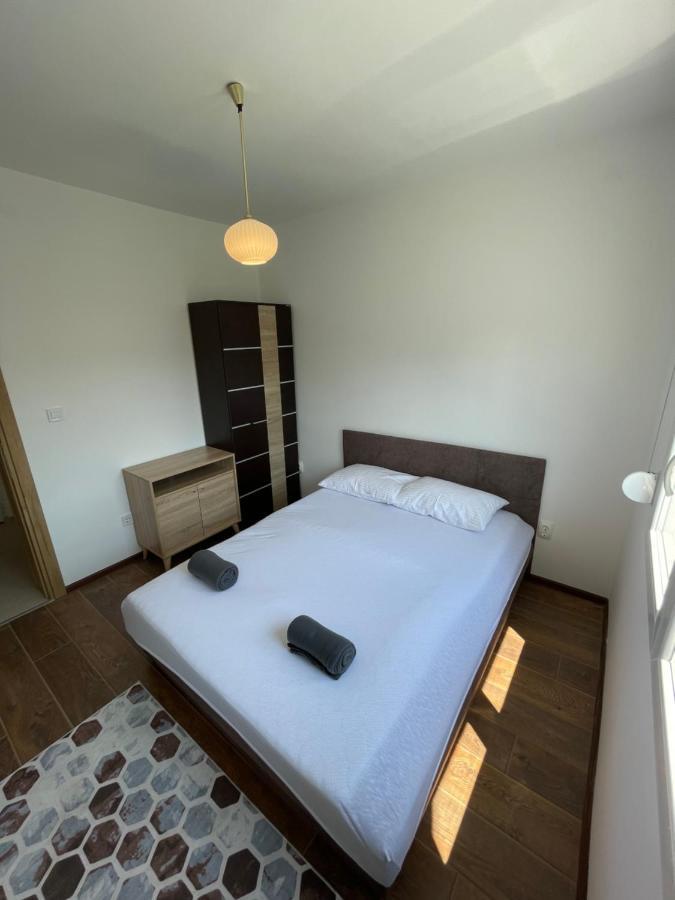 Entire 1-Bedroom Apartment With Free Parking Podgorica Extérieur photo