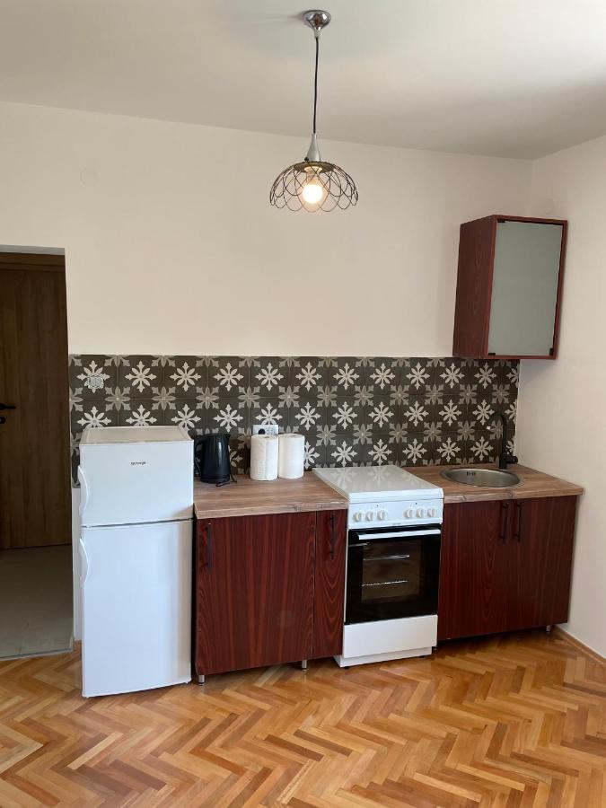 Entire 1-Bedroom Apartment With Free Parking Podgorica Extérieur photo